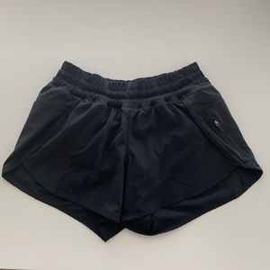 Lululemon 2.5” tracker short